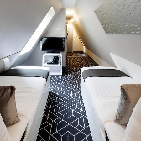Hotel Cc 3*